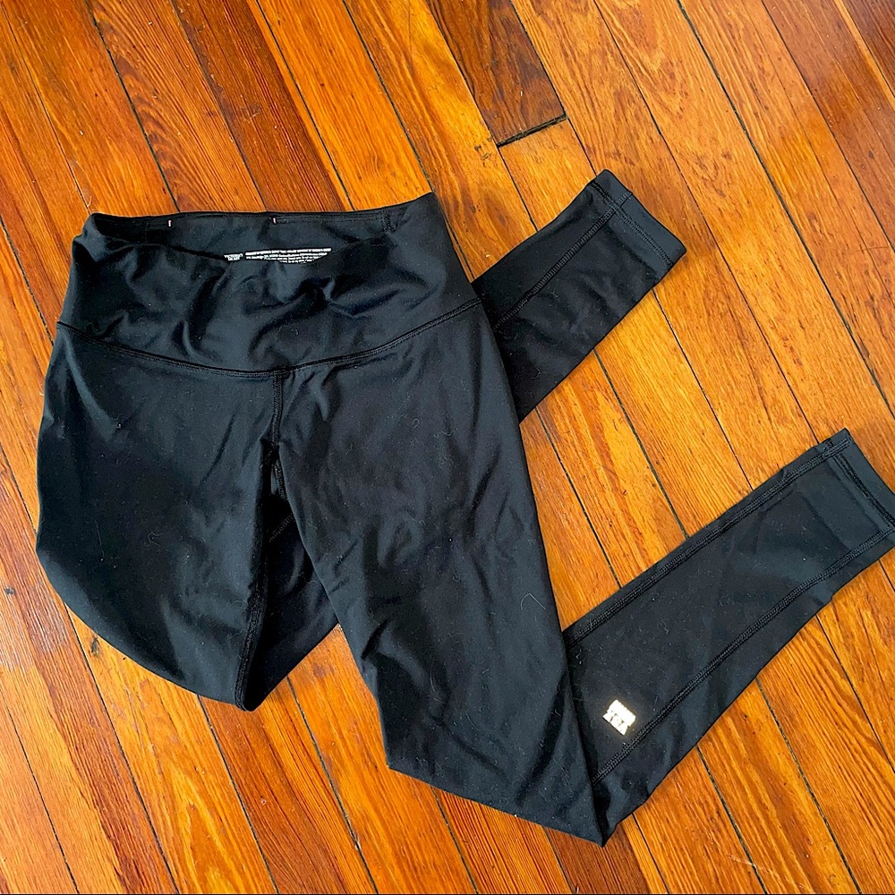 Black Victoria’s Secret leggings